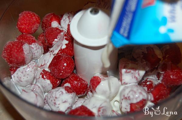 Easy Strawberry Ice Cream - Step 3