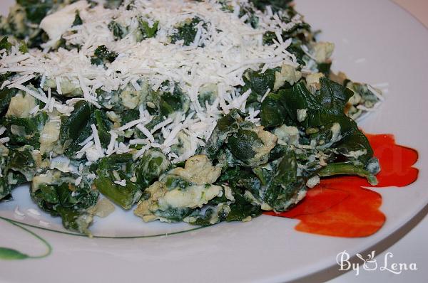 Spinach and Eggs Scramble