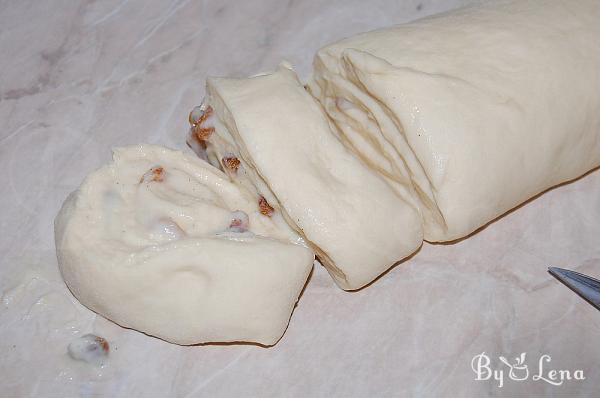 Vanilla Pudding Rolls with Raisins - Step 12