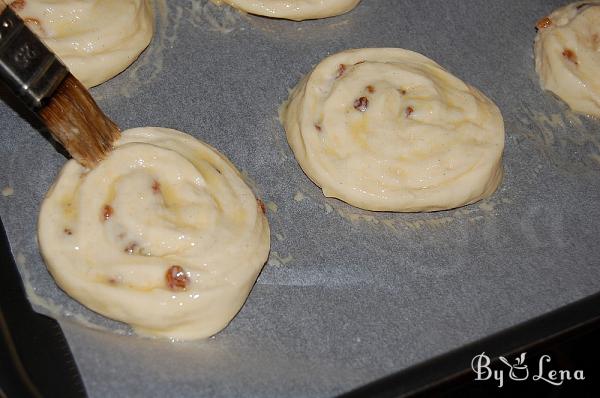 Vanilla Pudding Rolls with Raisins - Step 14