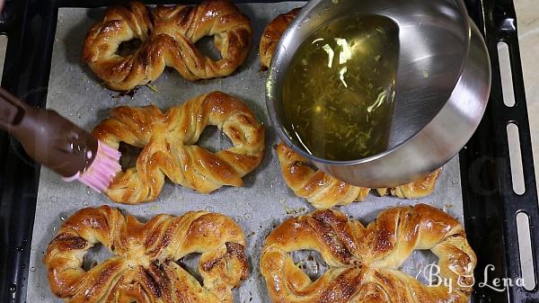 Romanian Fluffy Mucenici - Walnut and Cinnamon Bread - Step 20