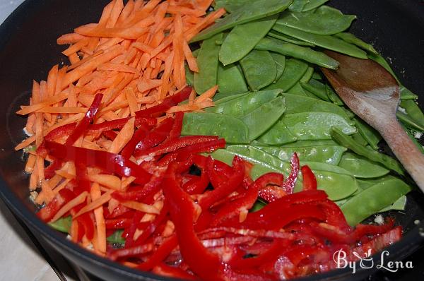 Chinese noodles with shrimp and vegetables - Step 5