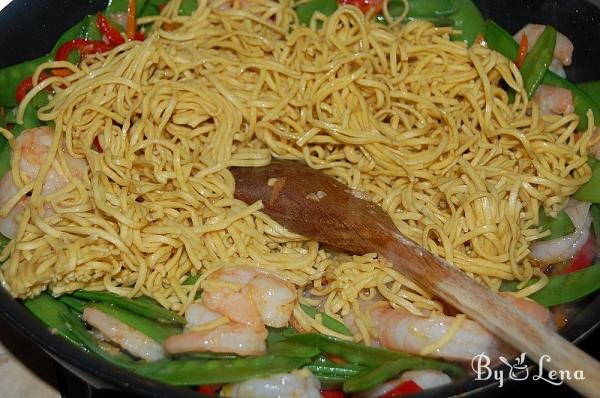 Chinese noodles with shrimp and vegetables - Step 7