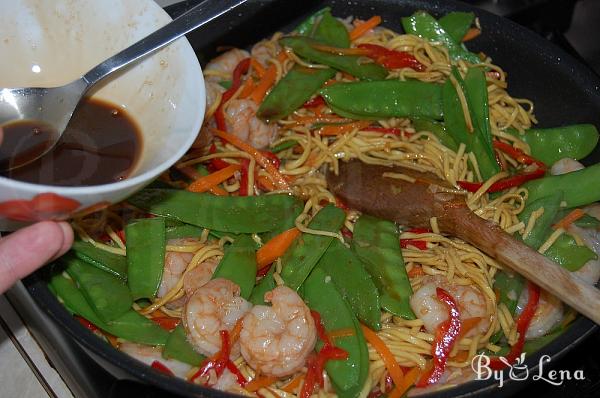 Chinese noodles with shrimp and vegetables - Step 8