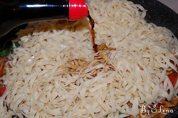 Chinese Noodles with Chicken and Vegetables - Step 15