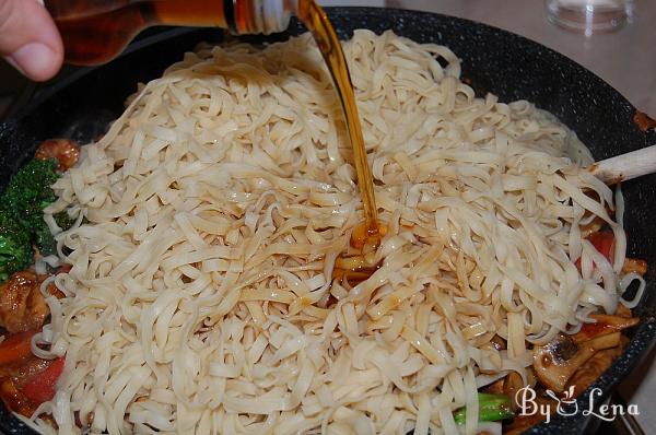 Chinese Noodles with Chicken and Vegetables - Step 16