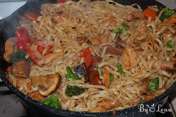 Chinese Noodles with Chicken and Vegetables - Step 17