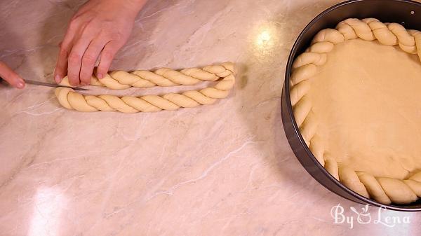 Pasca - Romanian Easter Bread with Cheese Filling 