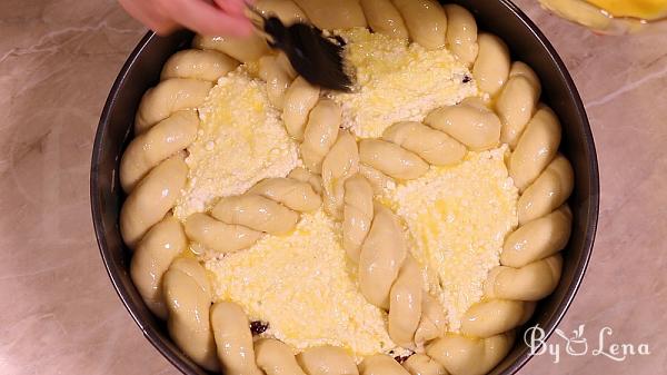 Pasca - Romanian Easter Bread with Cheese Filling 