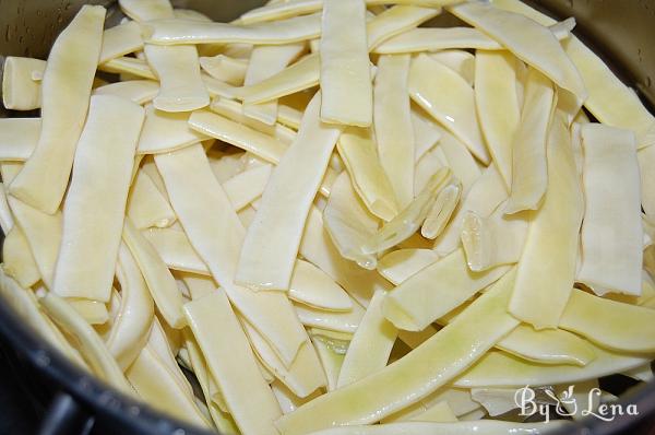 Sauteed Wax Beans with Garlic - Step 1