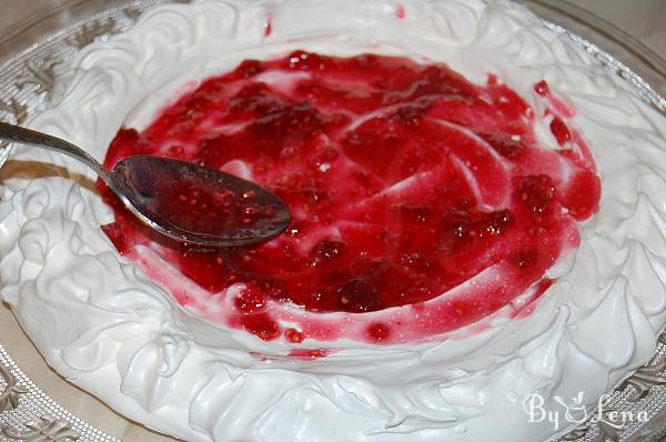 Berry Pavlova - Step 10