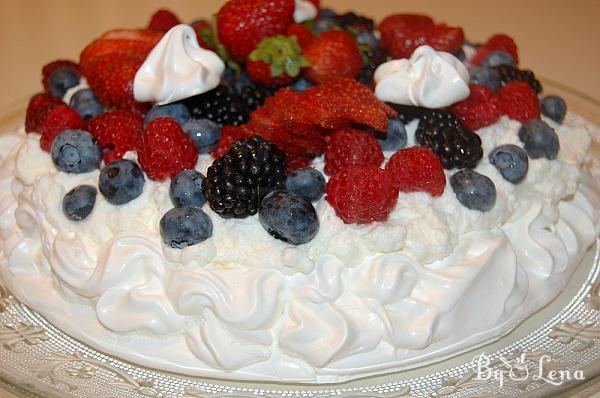 Berry Pavlova - Step 13