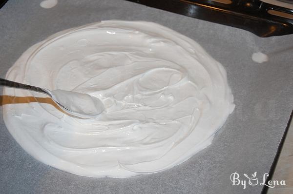 Berry Pavlova - Step 3