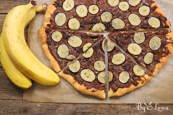 Banana Nutella Pizza