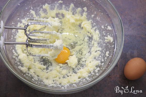 Simple Easter Egg Cake - Step 2