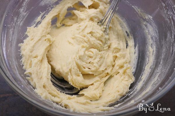 Simple Easter Egg Cake - Step 4