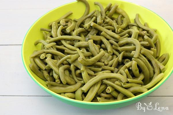 Green Bean Salad with Mayonnaise and Garlic - Step 1