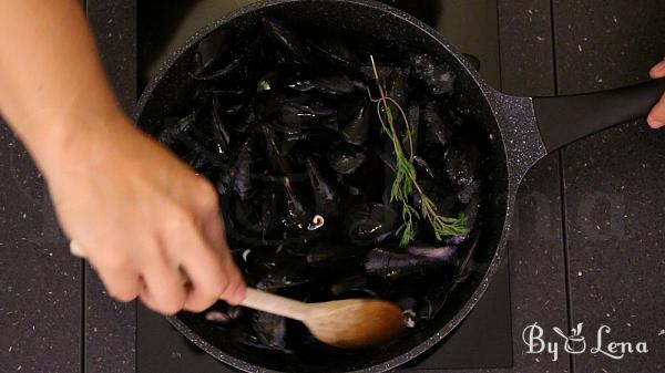 Mussels In Wine And Garlic - Moules Mariniere - Step 17