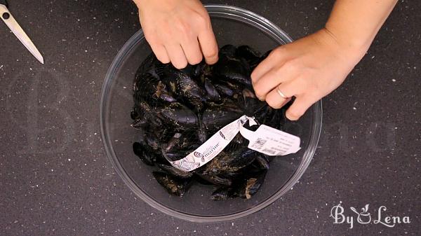 Mussels In Wine And Garlic - Moules Mariniere - Step 1