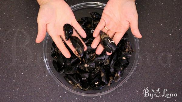 Mussels In Wine And Garlic - Moules Mariniere - Step 2