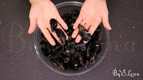 Mussels In Wine And Garlic - Moules Mariniere - Step 2