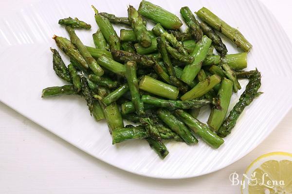 Pan-fried asparagus with butter