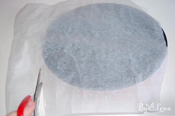 How to cut baking paper for the round tray - Step 2