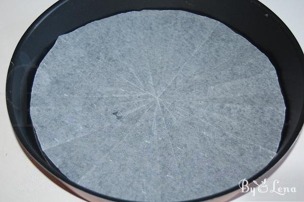 How to cut baking paper for the round tray - Step 9