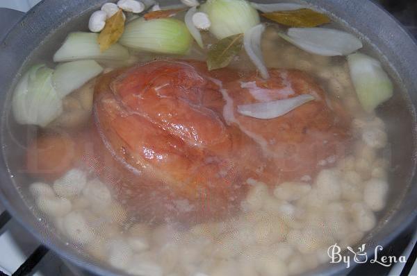 White beens and Smoked Ham Hocks Stew - Step 3