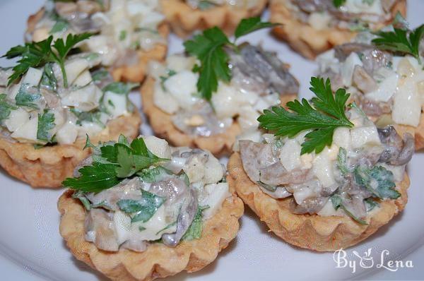 Mushroom Salad Mini Tarts 