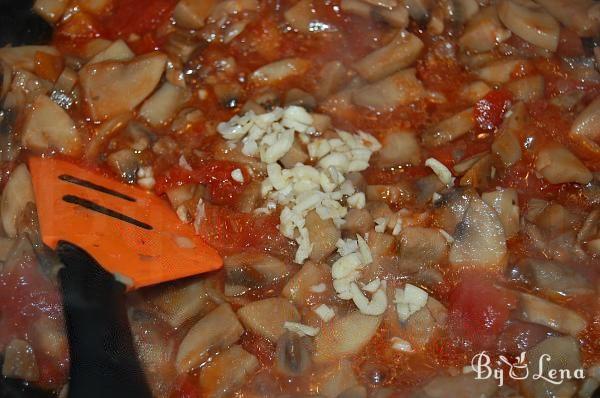 Spaghetti with Mushroom Tomato Sauce - Step 4