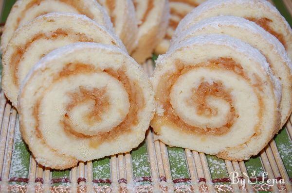 Easy Apple Roll Cake