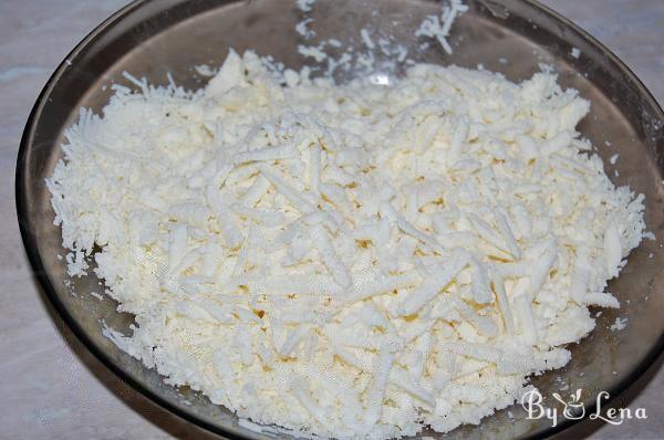 Creamy Scrambled Eggs with Onions and Cheese - Step 1