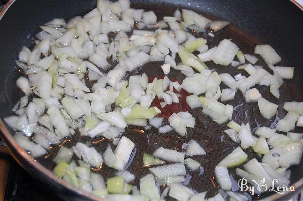 Creamy Scrambled Eggs with Onions and Cheese - Step 4