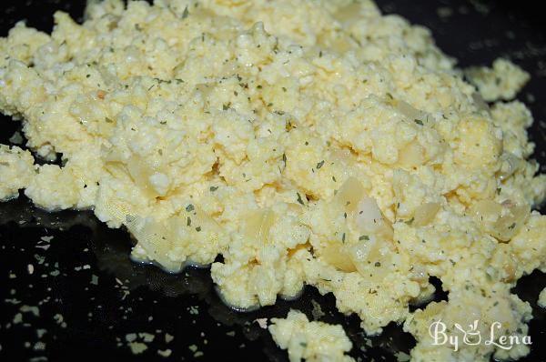 Creamy Scrambled Eggs with Onions and Cheese