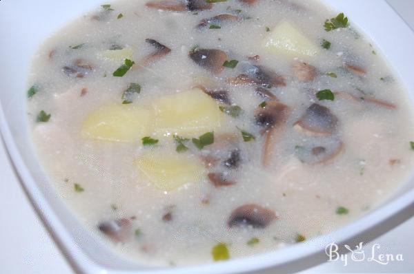 Creamy Mushrooms and Chicken Soup