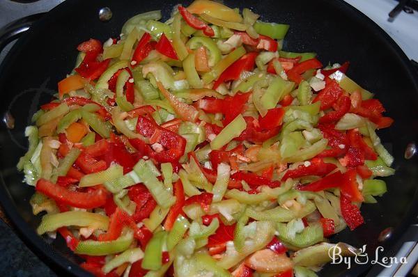 Red Peppers, Eggs and Tomatoes Stew - Step 1