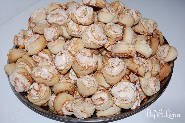 Roses Cookies, with Meringue and Nuts - Step 15