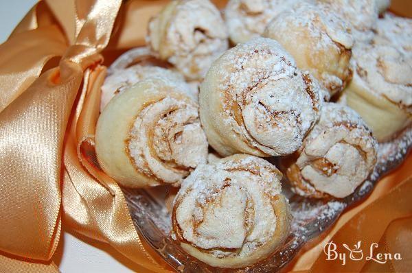 Roses Cookies, with Meringue and Nuts