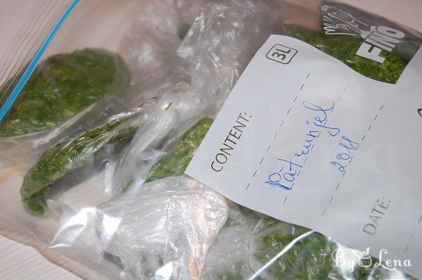 How to Freeze Herbs and Aromatics